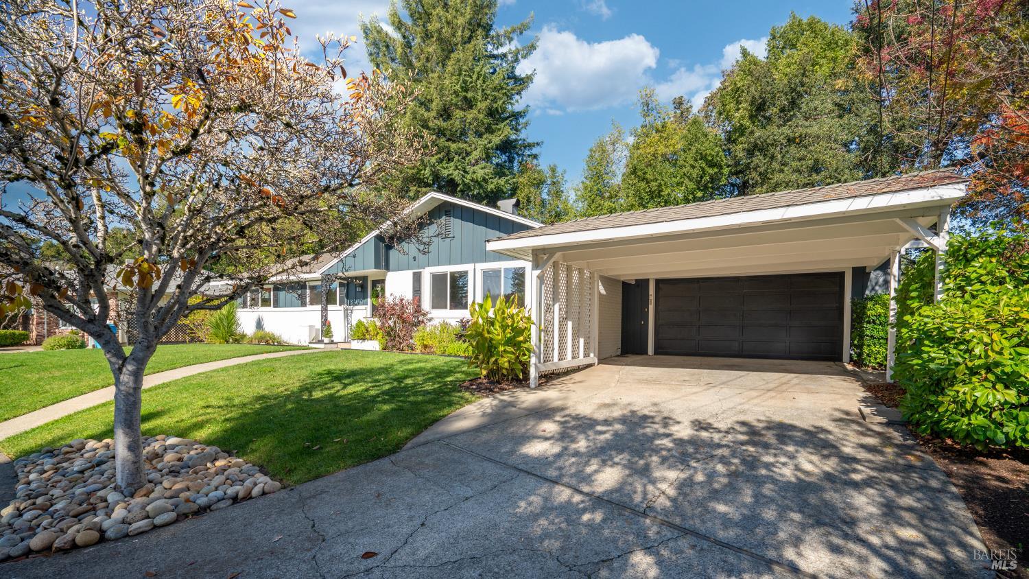 Detail Gallery Image 3 of 21 For 3347 Hermit Way, Santa Rosa,  CA 95405 - 3 Beds | 2 Baths