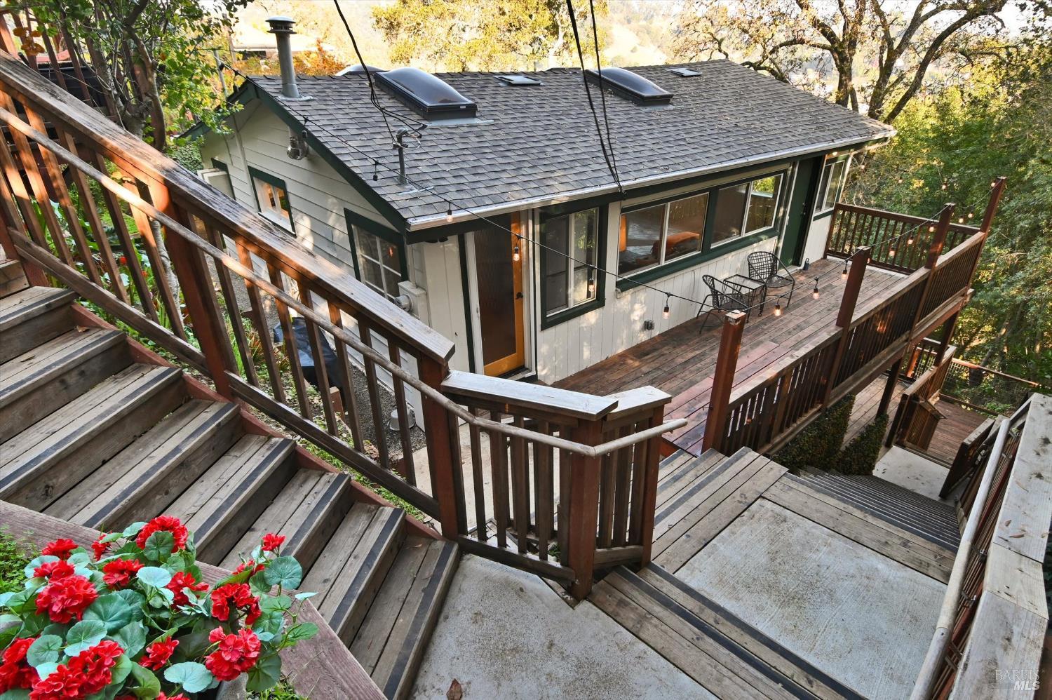 Detail Gallery Image 2 of 49 For 51 Berry Trl, Fairfax,  CA 94930 - 3 Beds | 2 Baths