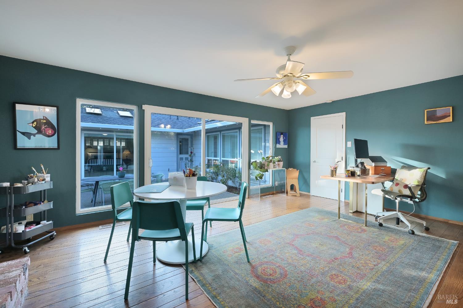 Detail Gallery Image 13 of 35 For 28 Bonnie Banks Way, San Rafael,  CA 94901 - 3 Beds | 2/1 Baths