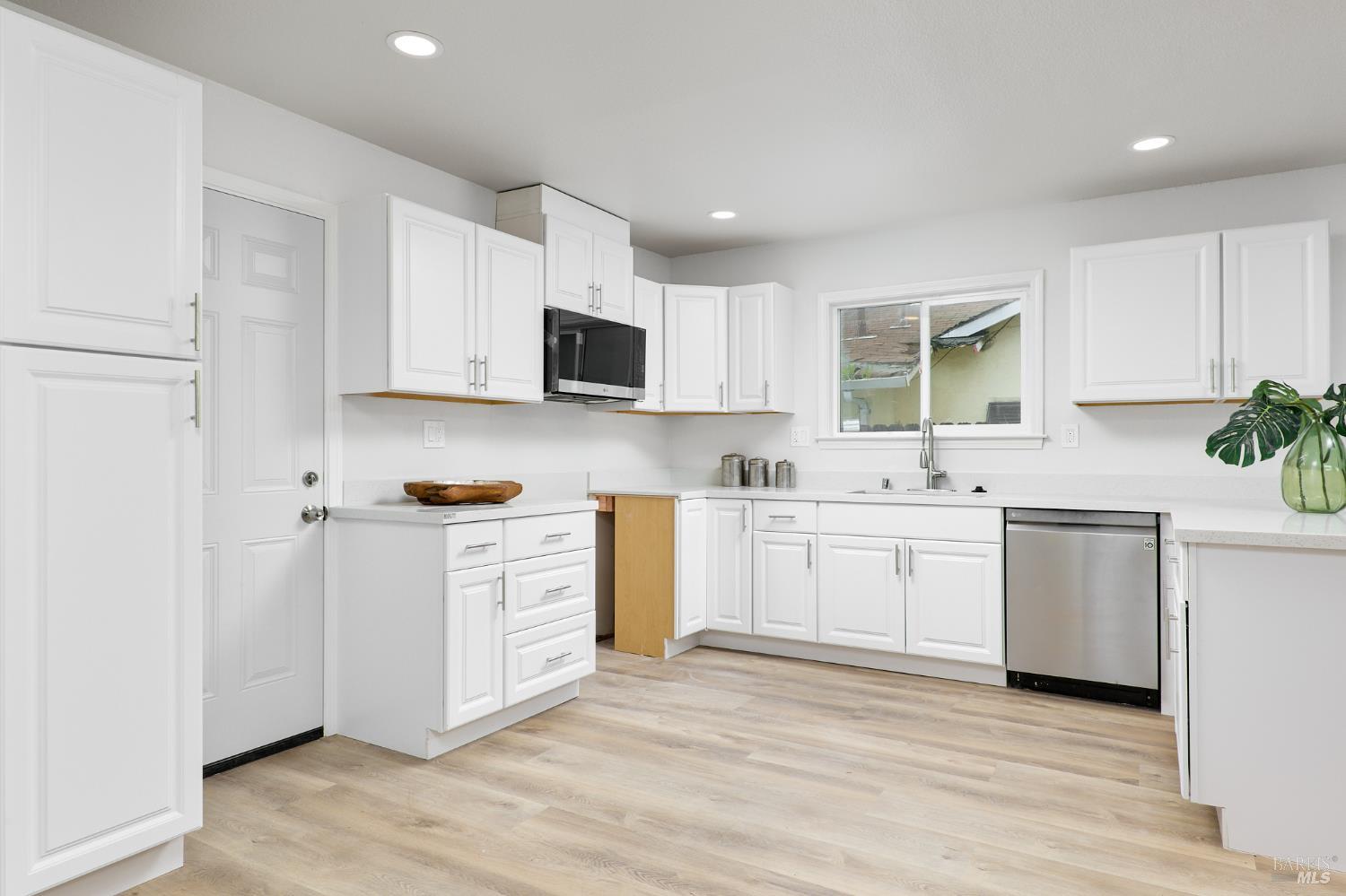 Detail Gallery Image 3 of 21 For 1745 San Jose Dr, Antioch,  CA 94509 - 3 Beds | 2 Baths