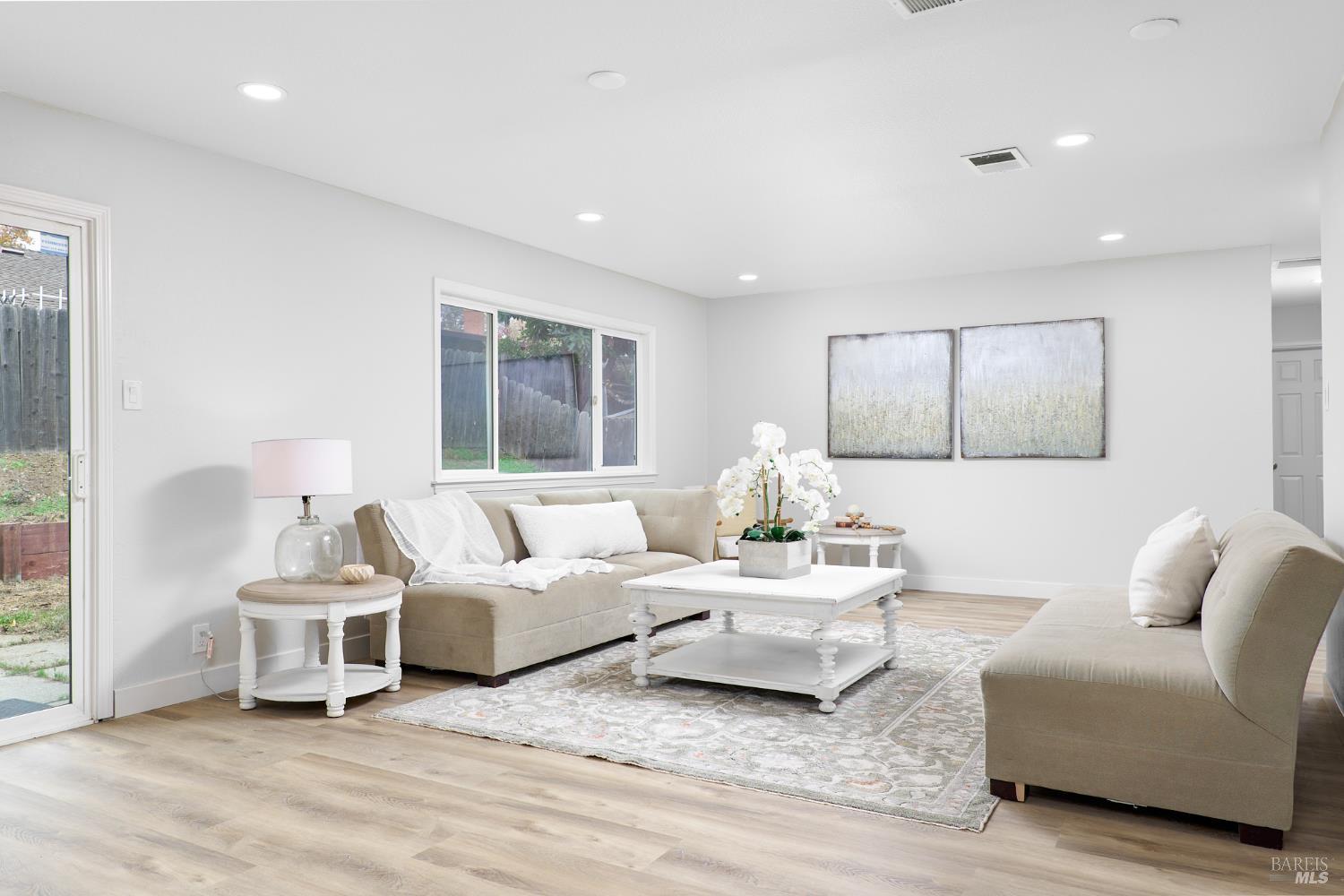 Detail Gallery Image 6 of 21 For 1745 San Jose Dr, Antioch,  CA 94509 - 3 Beds | 2 Baths