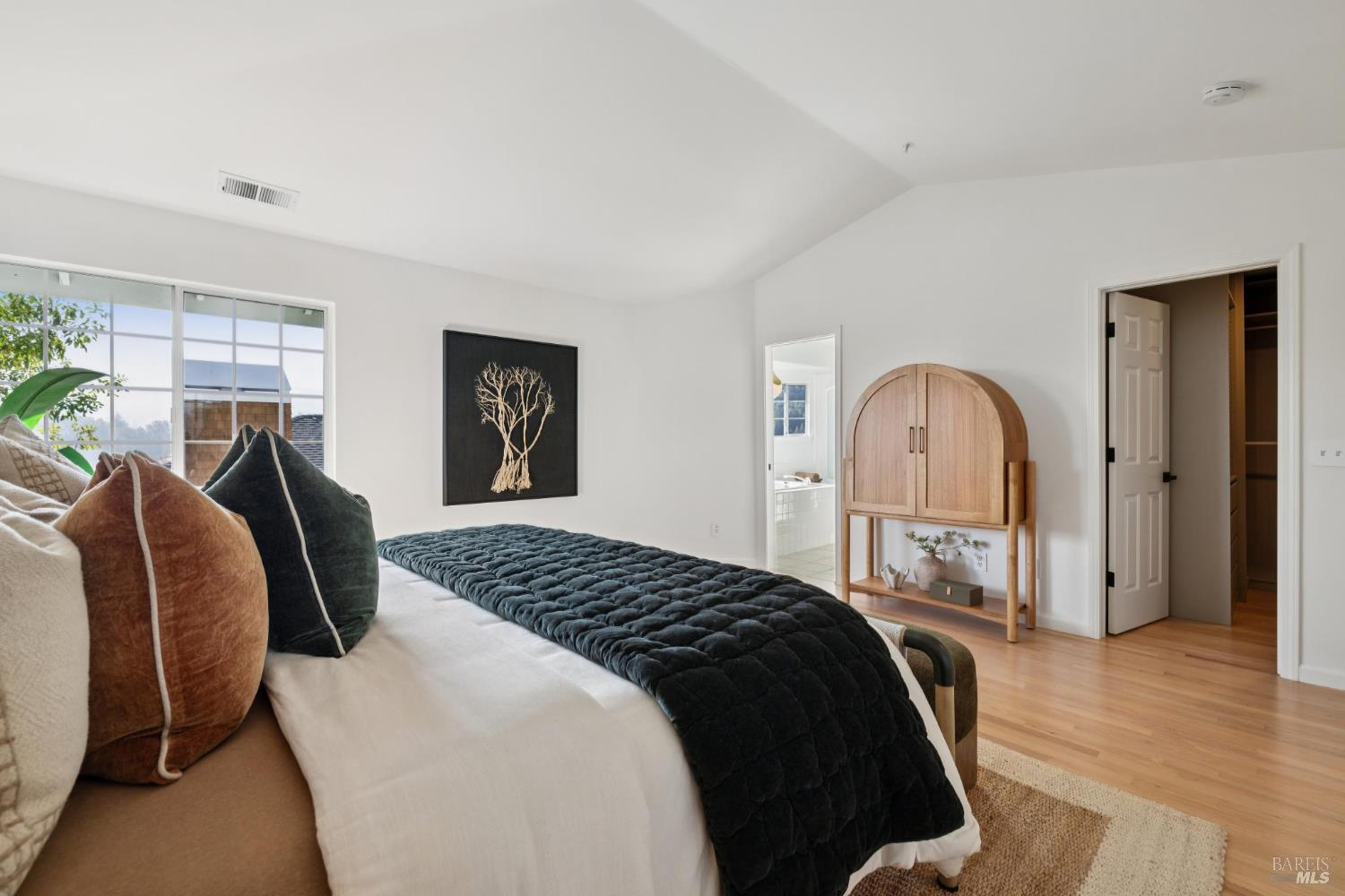 Detail Gallery Image 20 of 43 For 15 Aaron Dr, Novato,  CA 94949 - 5 Beds | 3 Baths