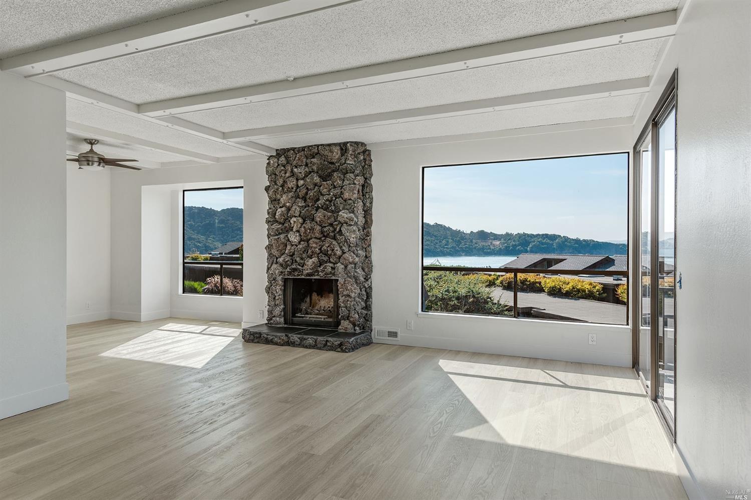 Detail Gallery Image 7 of 23 For 15 Linda Vista Ave, Tiburon,  CA 94920 - 3 Beds | 2/1 Baths