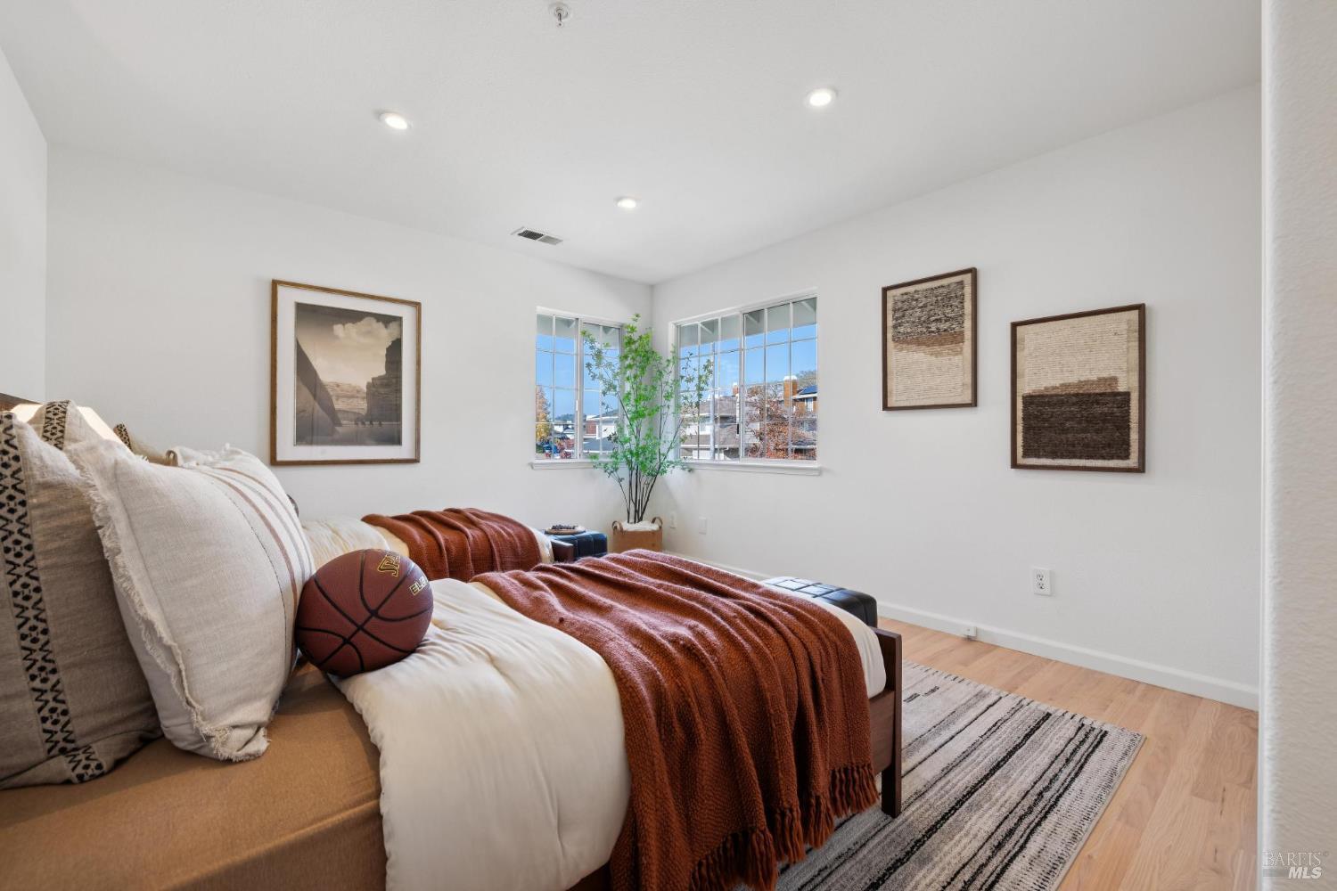 Detail Gallery Image 26 of 43 For 15 Aaron Dr, Novato,  CA 94949 - 5 Beds | 3 Baths