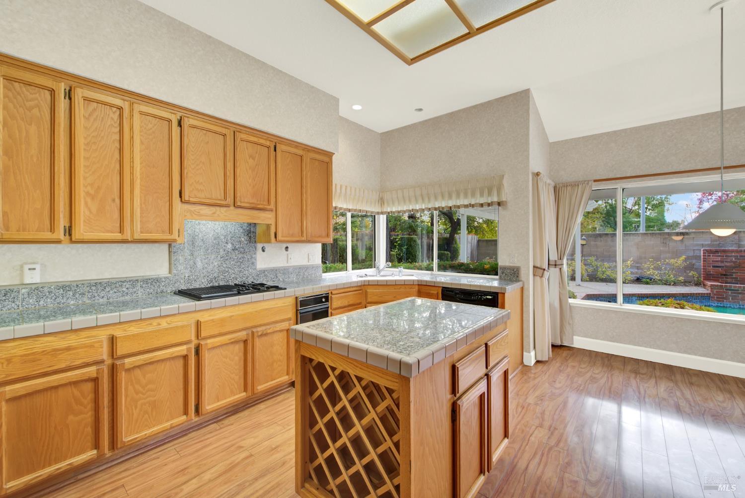 Detail Gallery Image 32 of 98 For 518 Canyon Oak Dr, Vacaville,  CA 95688 - 3 Beds | 2/1 Baths