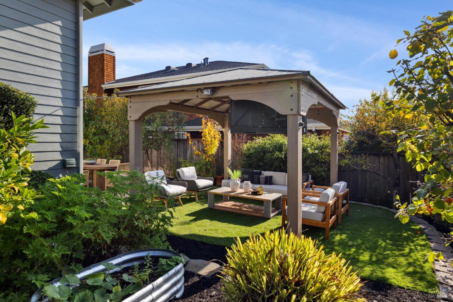 Detail Gallery Image 36 of 43 For 15 Aaron Dr, Novato,  CA 94949 - 5 Beds | 3 Baths