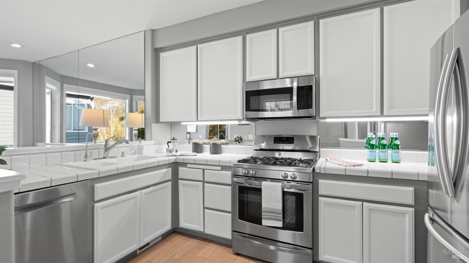 Detail Gallery Image 4 of 30 For 69 Gable Ct, San Rafael,  CA 94903 - 3 Beds | 2 Baths