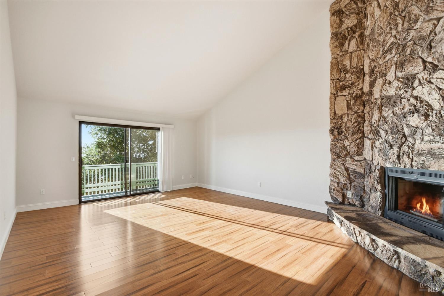 Detail Gallery Image 6 of 36 For 5827 La Cuesta Dr, Santa Rosa,  CA 95409 - 4 Beds | 3 Baths