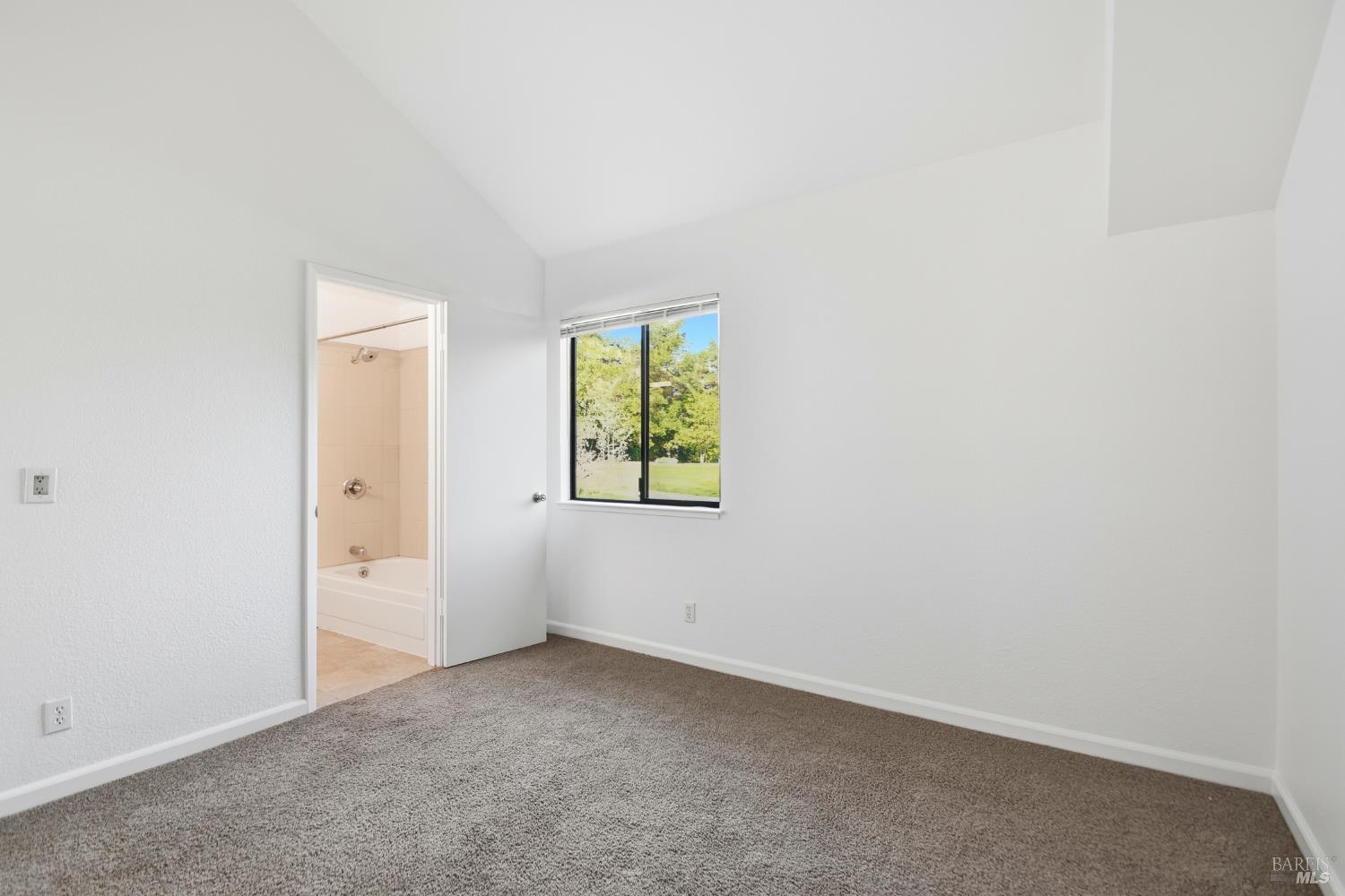 Detail Gallery Image 10 of 17 For 23 Pine Tree Cir, Cotati,  CA 94931 - 2 Beds | 1/1 Baths