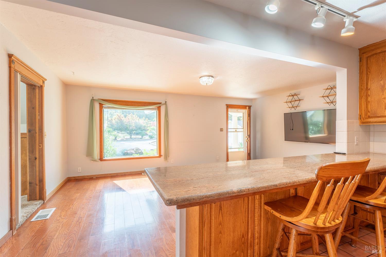 Detail Gallery Image 5 of 27 For 1840 Branscomb Rd, Laytonville,  CA 95454 - 3 Beds | 2 Baths