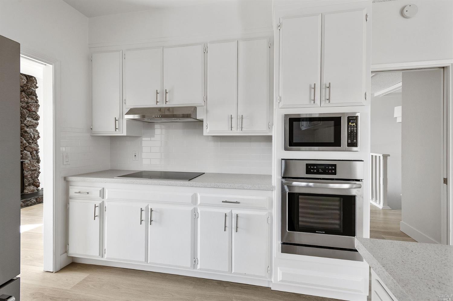 Detail Gallery Image 11 of 23 For 15 Linda Vista Ave, Tiburon,  CA 94920 - 3 Beds | 2/1 Baths