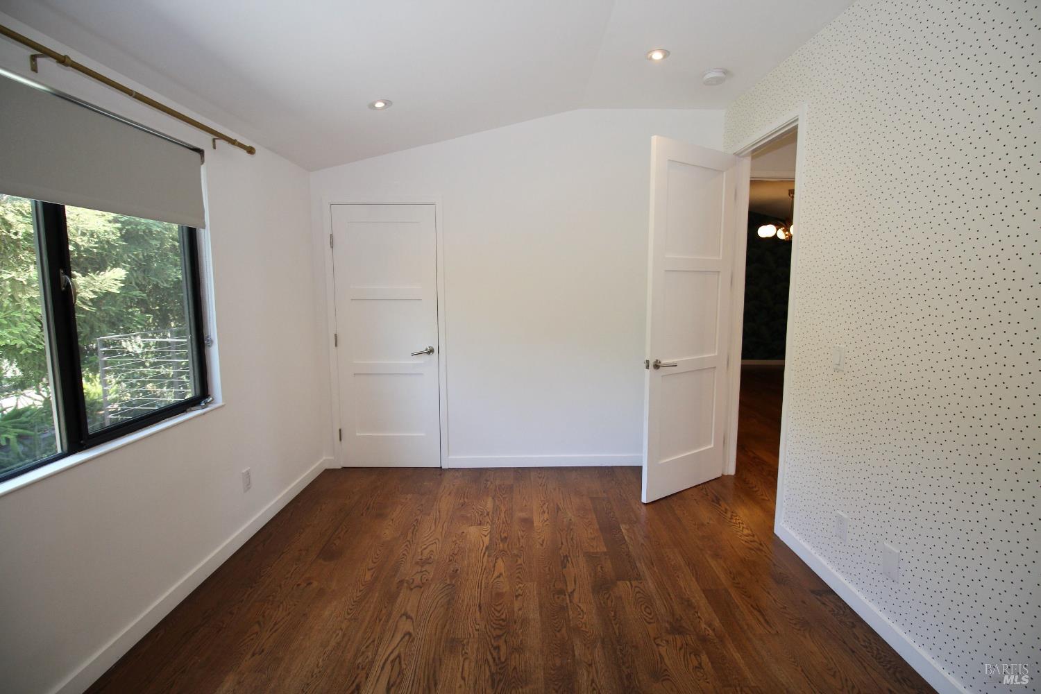 Detail Gallery Image 11 of 24 For 19 Bayview Ter, Mill Valley,  CA 94941 - 5 Beds | 3/1 Baths