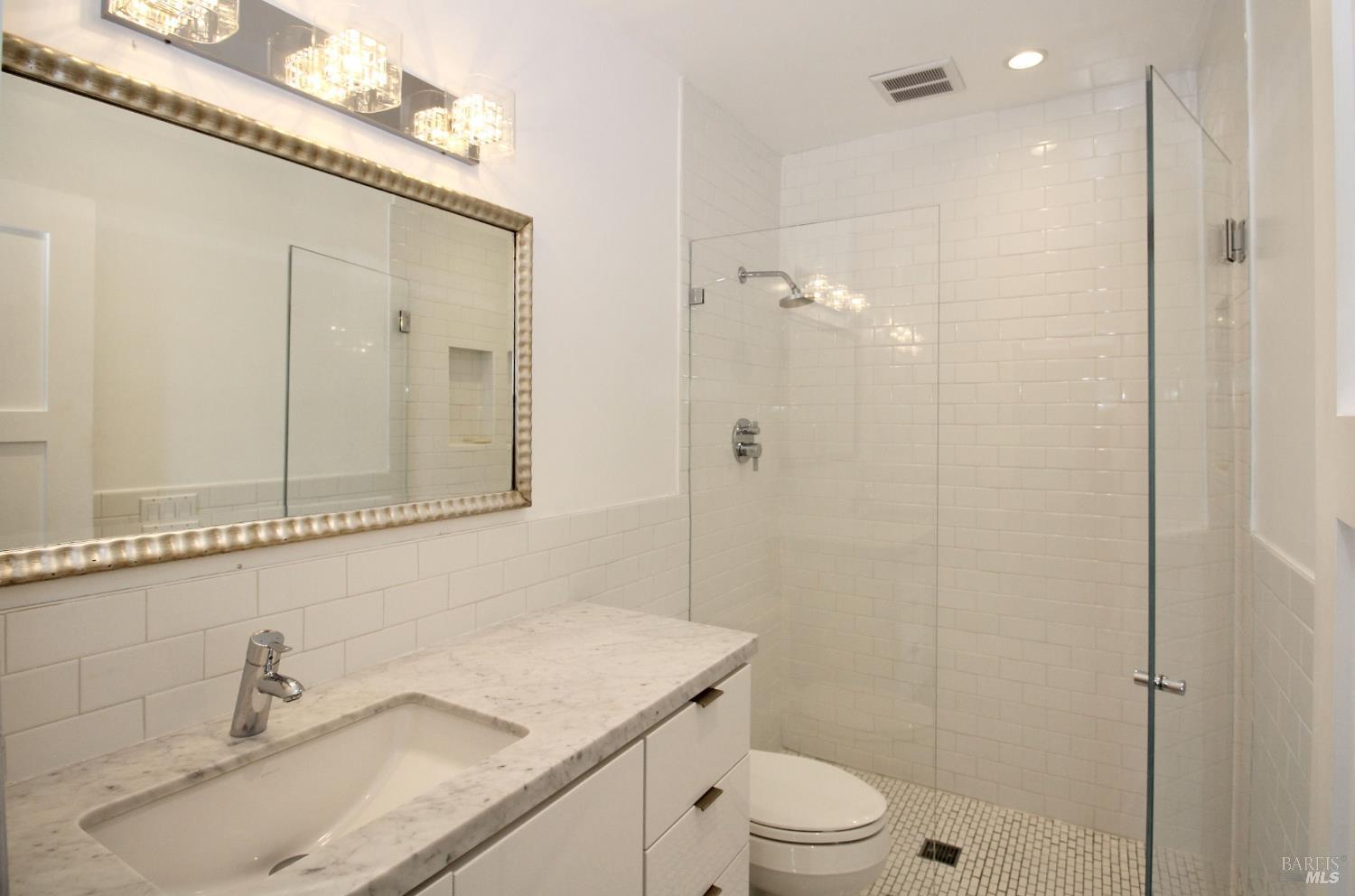 Detail Gallery Image 20 of 24 For 19 Bayview Ter, Mill Valley,  CA 94941 - 5 Beds | 3/1 Baths