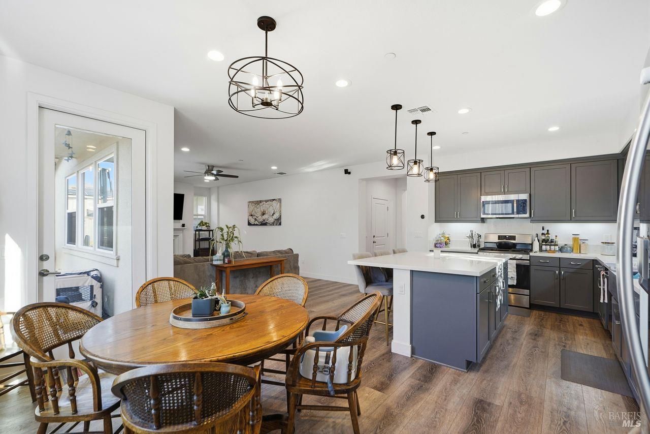 Detail Gallery Image 21 of 47 For 1617 Sorrel St, Santa Rosa,  CA 95403 - 3 Beds | 2/1 Baths