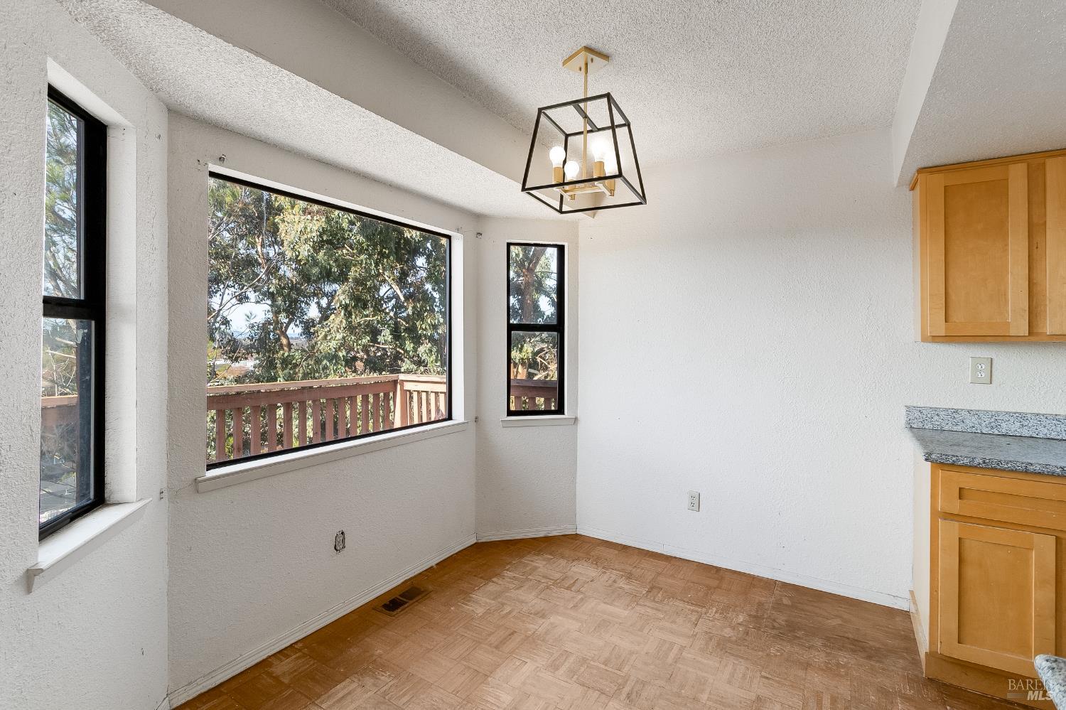 Detail Gallery Image 29 of 55 For 235 Toledo Ct, Vallejo,  CA 94591 - 5 Beds | 3/1 Baths