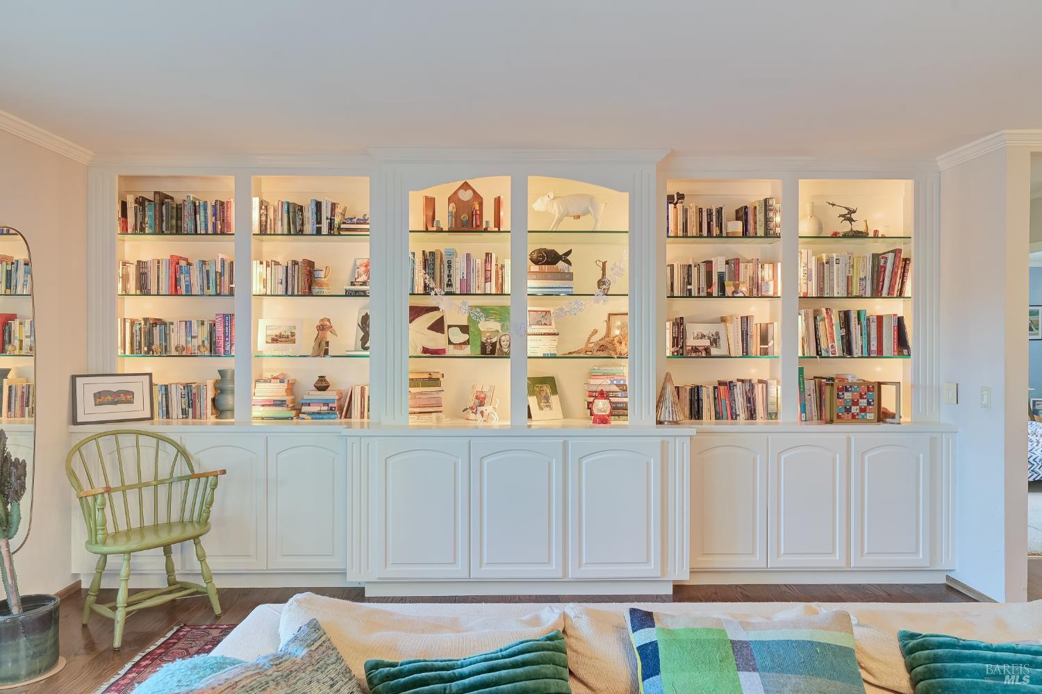 Detail Gallery Image 7 of 35 For 28 Bonnie Banks Way, San Rafael,  CA 94901 - 3 Beds | 2/1 Baths