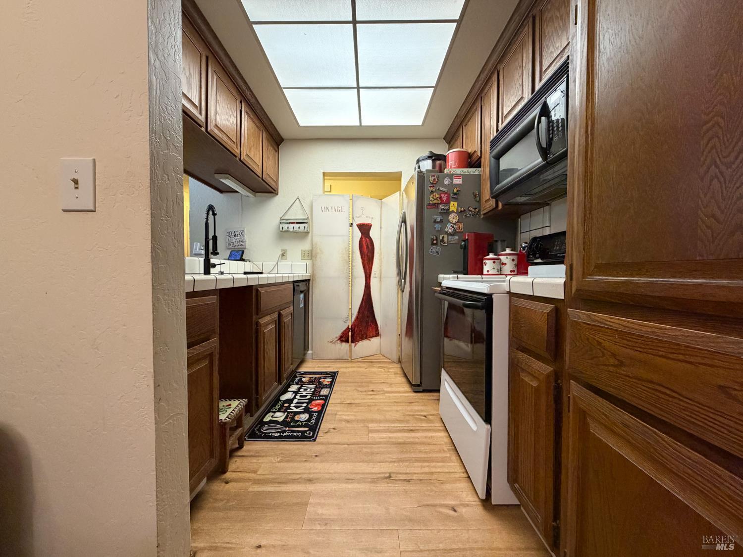 Detail Gallery Image 4 of 12 For 25912 Hayward Blvd #106,  Hayward,  CA 94542 - 2 Beds | 2 Baths