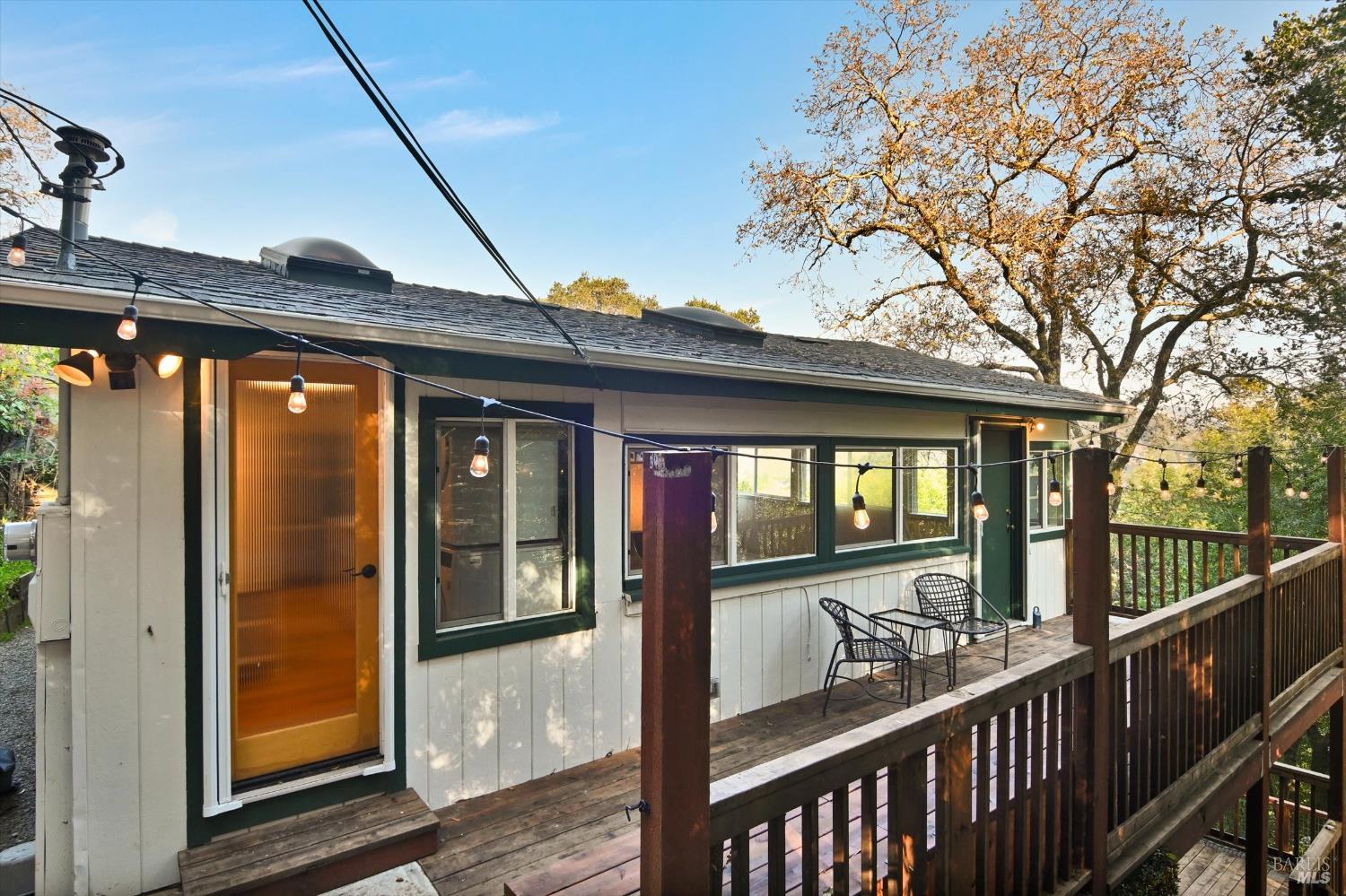 Detail Gallery Image 4 of 49 For 51 Berry Trl, Fairfax,  CA 94930 - 3 Beds | 2 Baths