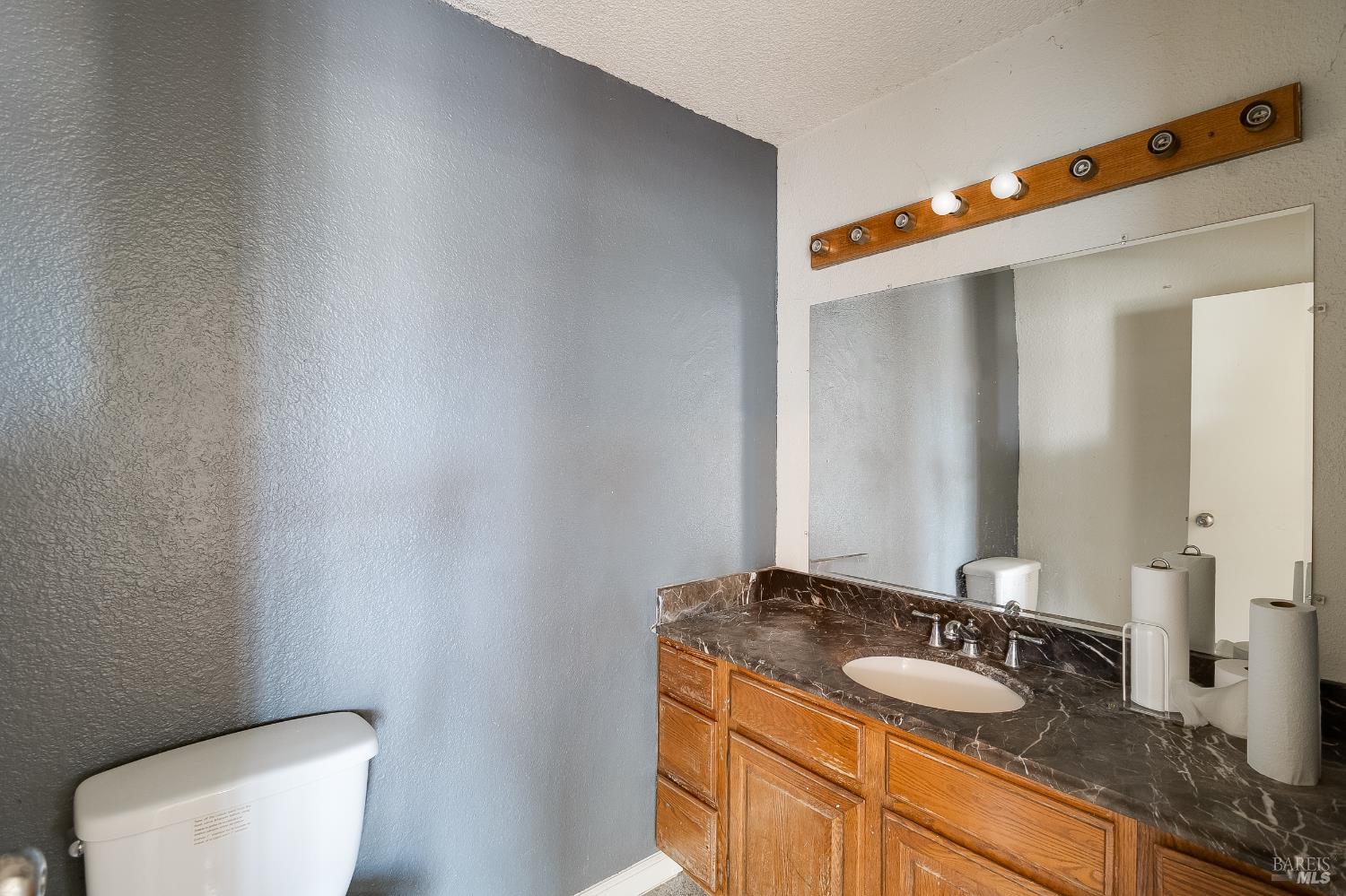 Detail Gallery Image 33 of 55 For 235 Toledo Ct, Vallejo,  CA 94591 - 5 Beds | 3/1 Baths