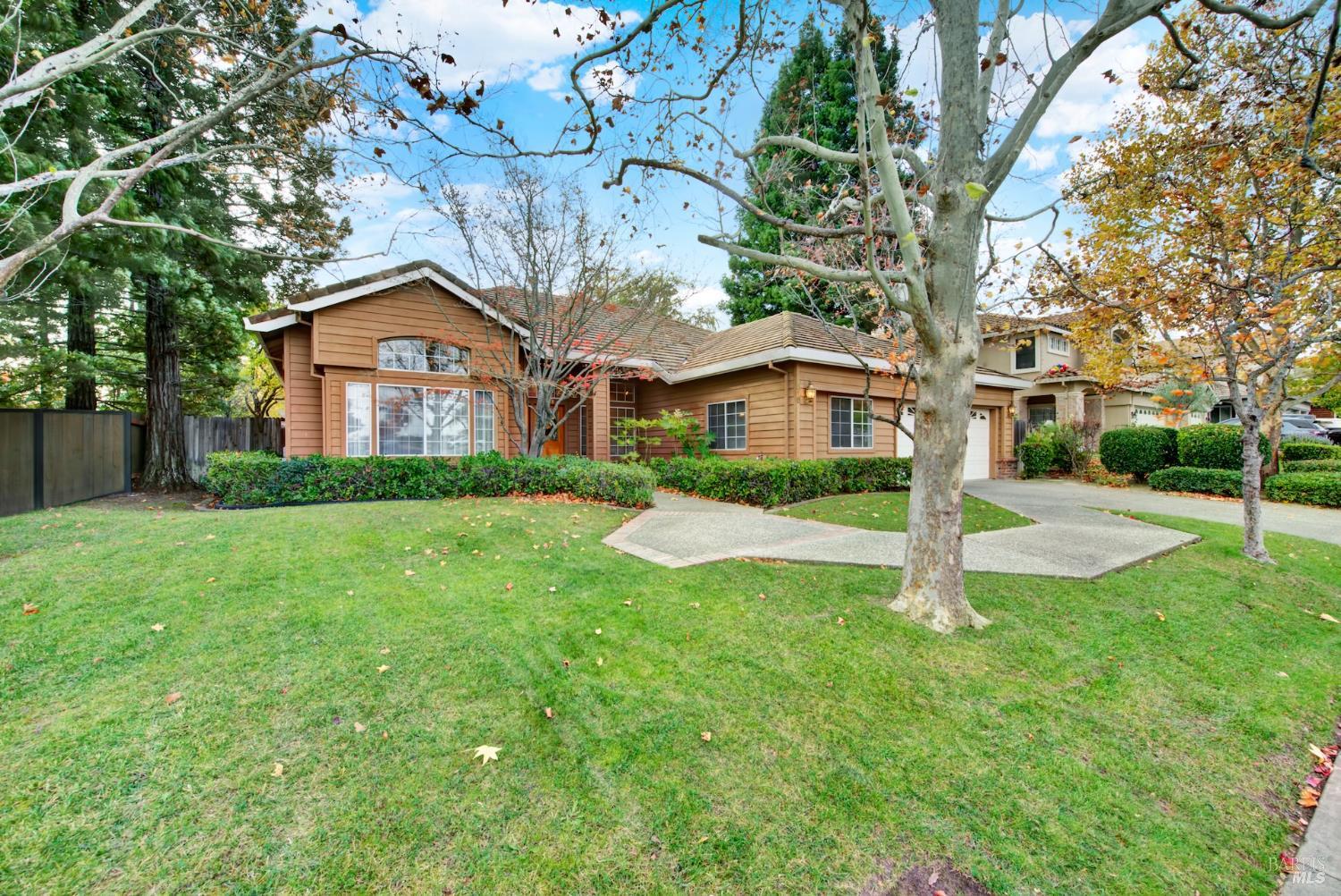 Detail Gallery Image 3 of 98 For 518 Canyon Oak Dr, Vacaville,  CA 95688 - 3 Beds | 2/1 Baths