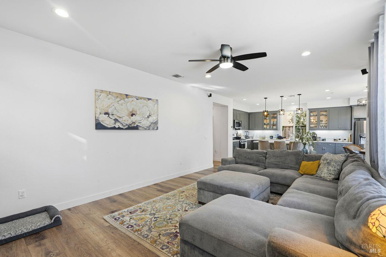 Detail Gallery Image 14 of 47 For 1617 Sorrel St, Santa Rosa,  CA 95403 - 3 Beds | 2/1 Baths