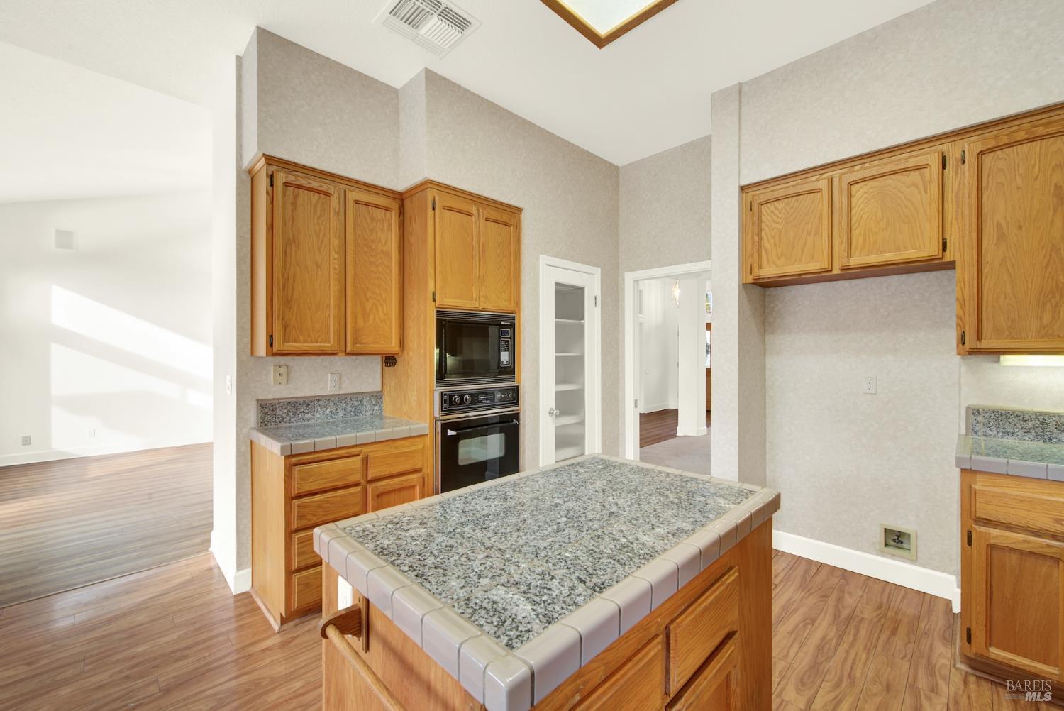Detail Gallery Image 41 of 98 For 518 Canyon Oak Dr, Vacaville,  CA 95688 - 3 Beds | 2/1 Baths
