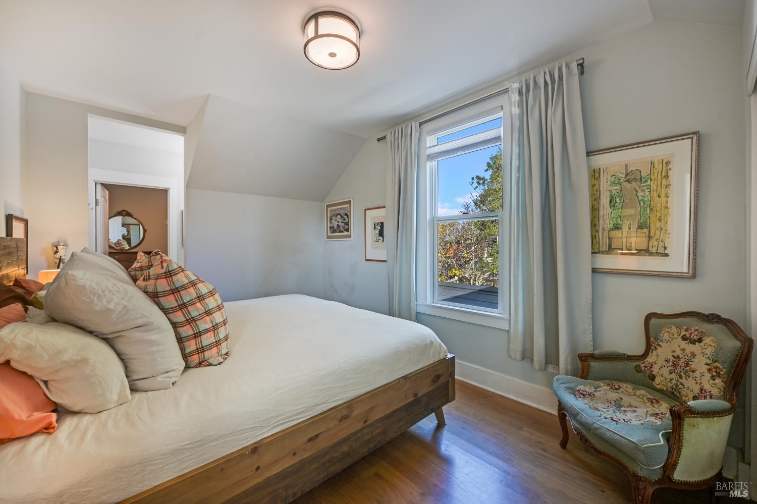 Detail Gallery Image 18 of 31 For 610 E St, Petaluma,  CA 94952 - 3 Beds | 2/1 Baths