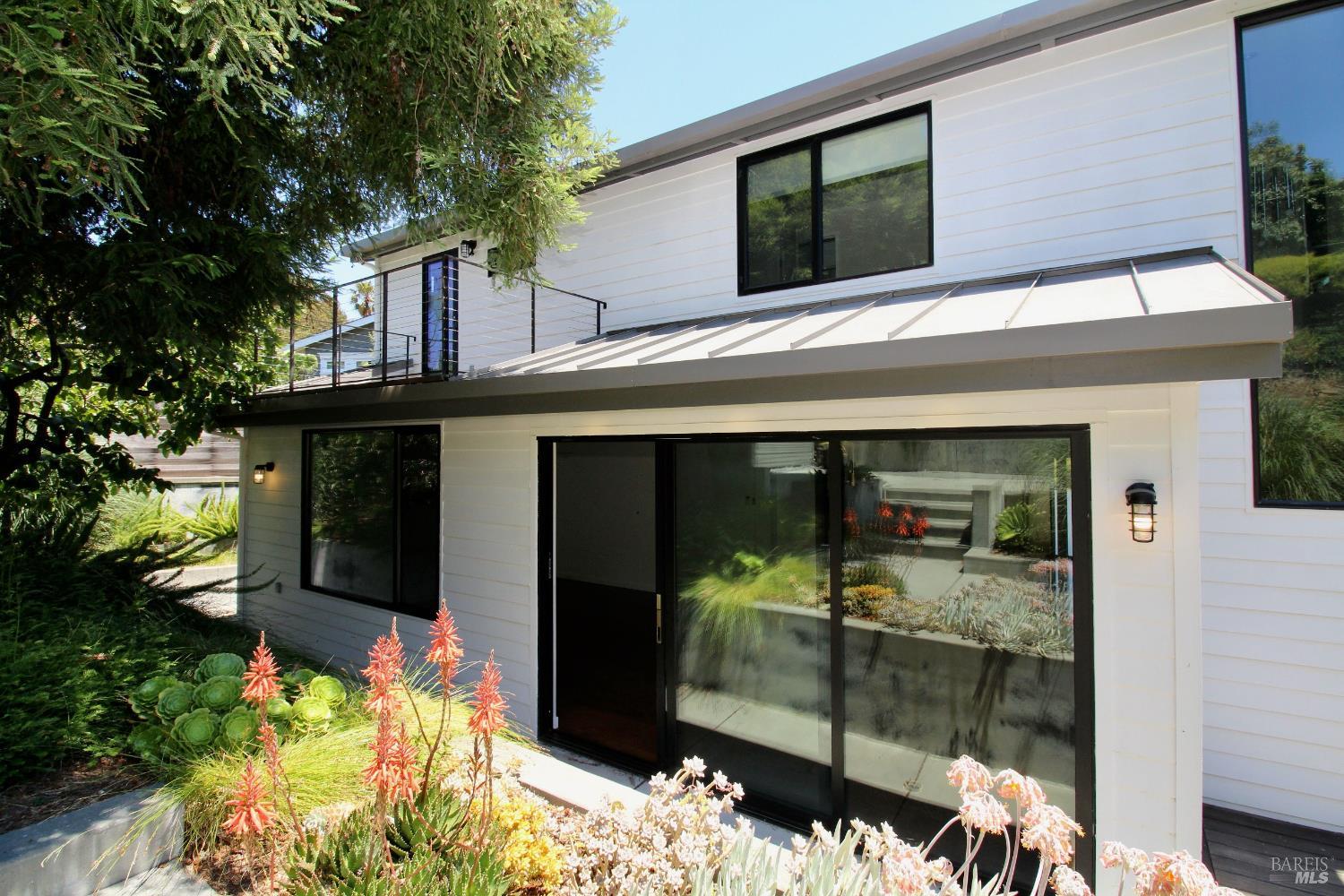 Detail Gallery Image 13 of 24 For 19 Bayview Ter, Mill Valley,  CA 94941 - 5 Beds | 3/1 Baths