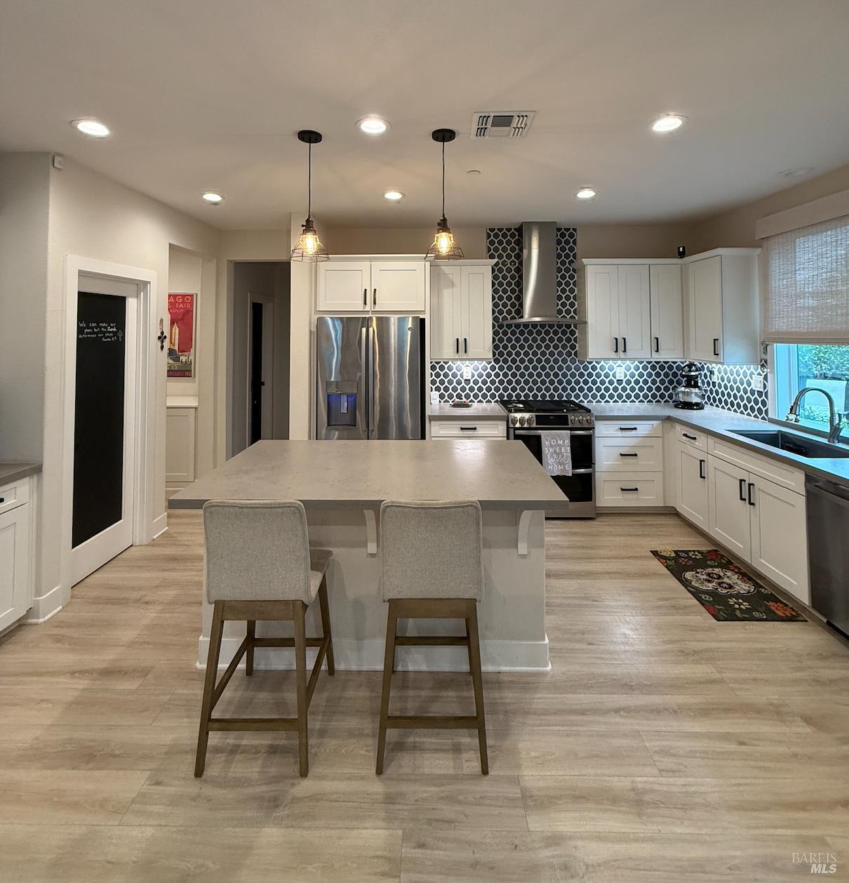 Detail Gallery Image 8 of 39 For 813 Cosmos Dr, Vacaville,  CA 95687 - 4 Beds | 3 Baths