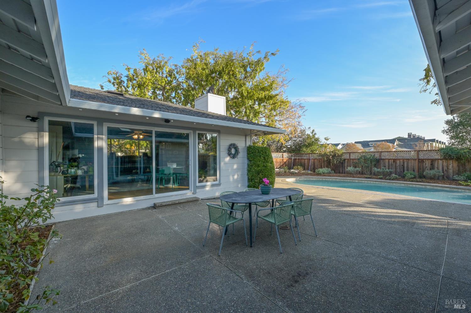 Detail Gallery Image 25 of 35 For 28 Bonnie Banks Way, San Rafael,  CA 94901 - 3 Beds | 2/1 Baths