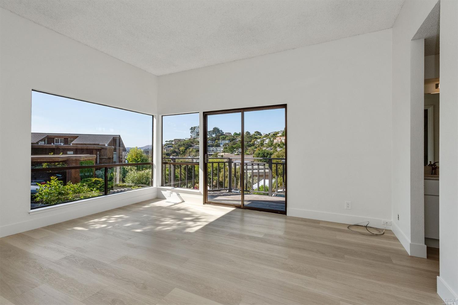 Detail Gallery Image 6 of 23 For 15 Linda Vista Ave, Tiburon,  CA 94920 - 3 Beds | 2/1 Baths
