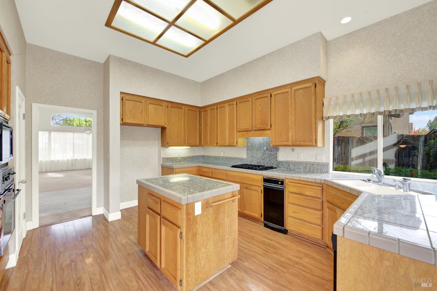 Detail Gallery Image 37 of 98 For 518 Canyon Oak Dr, Vacaville,  CA 95688 - 3 Beds | 2/1 Baths