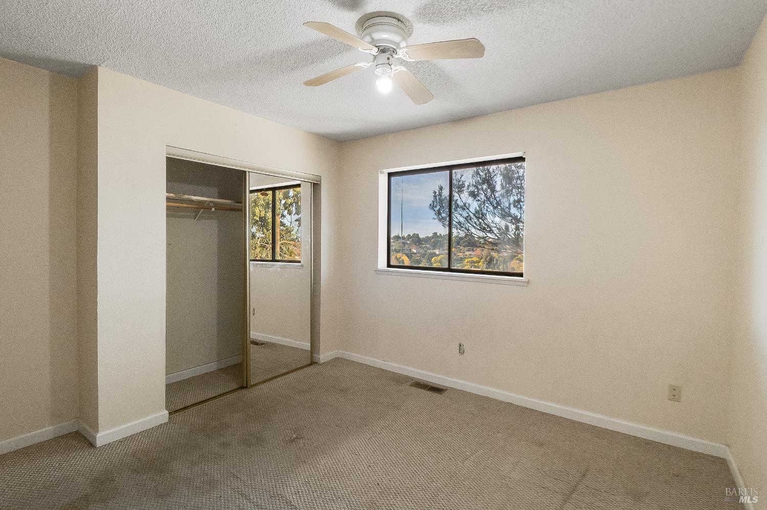 Detail Gallery Image 13 of 55 For 235 Toledo Ct, Vallejo,  CA 94591 - 5 Beds | 3/1 Baths