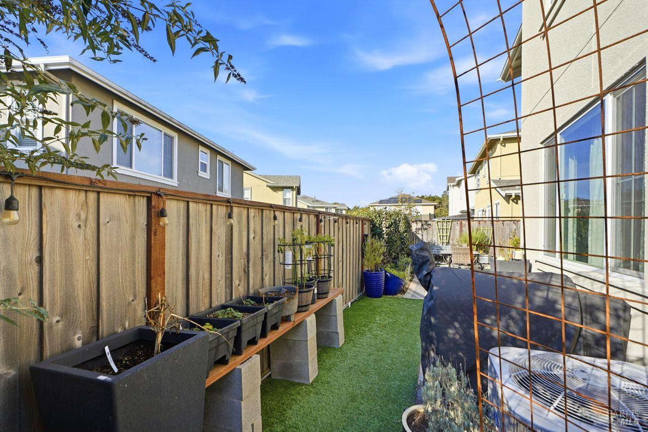 Detail Gallery Image 45 of 47 For 1617 Sorrel St, Santa Rosa,  CA 95403 - 3 Beds | 2/1 Baths