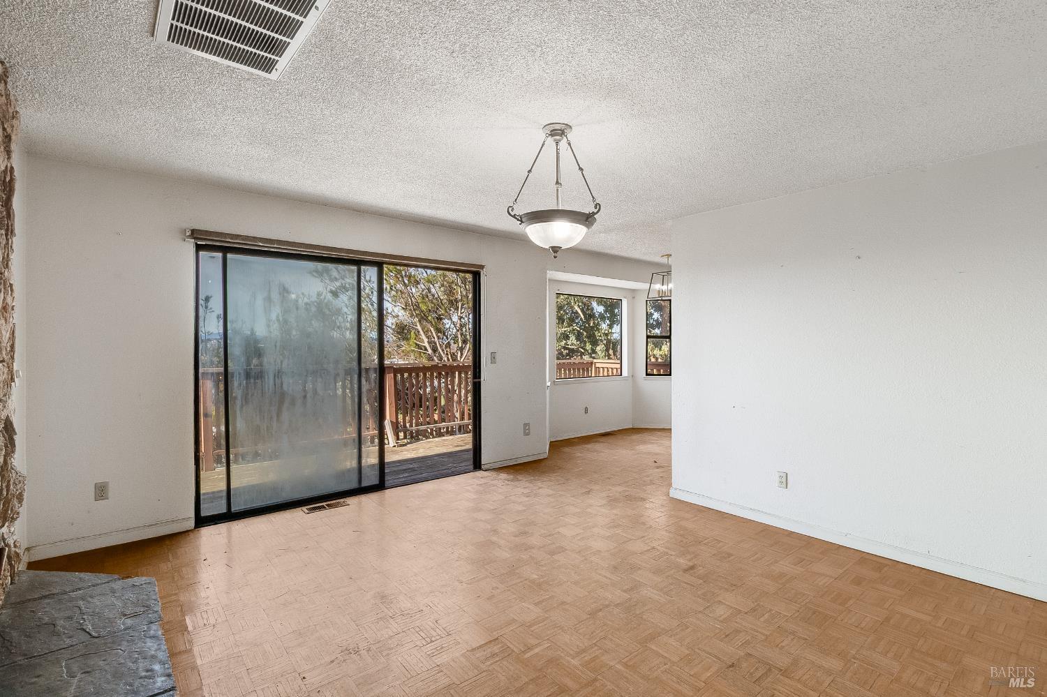 Detail Gallery Image 31 of 55 For 235 Toledo Ct, Vallejo,  CA 94591 - 5 Beds | 3/1 Baths