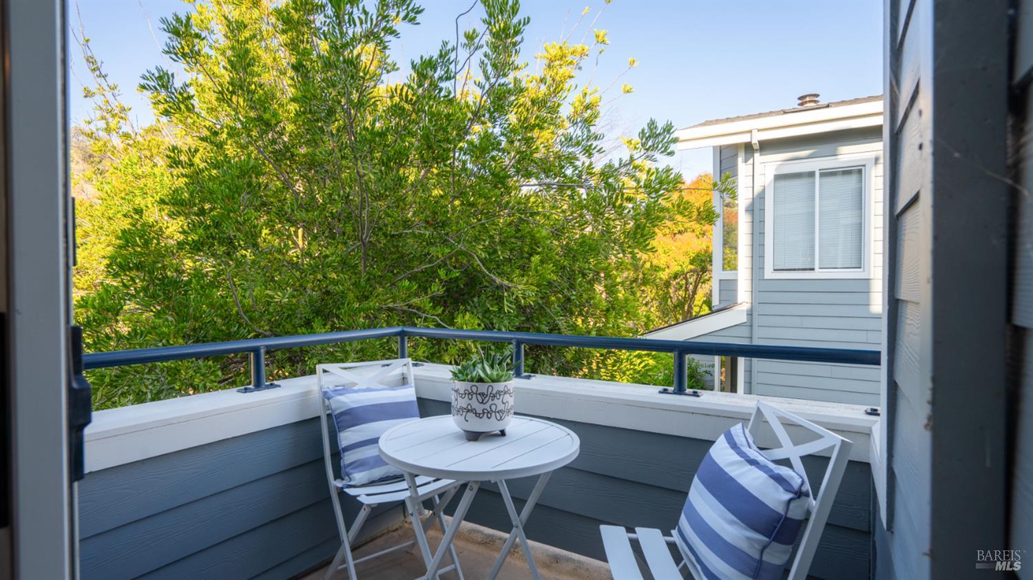 Detail Gallery Image 8 of 30 For 69 Gable Ct, San Rafael,  CA 94903 - 3 Beds | 2 Baths