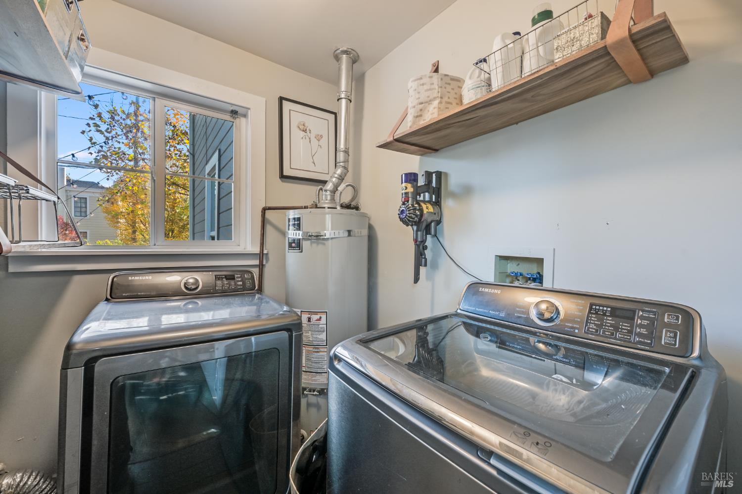 Detail Gallery Image 25 of 31 For 610 E St, Petaluma,  CA 94952 - 3 Beds | 2/1 Baths