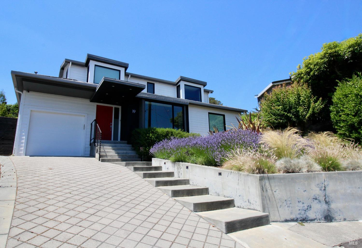 Detail Gallery Image 3 of 24 For 19 Bayview Ter, Mill Valley,  CA 94941 - 5 Beds | 3/1 Baths