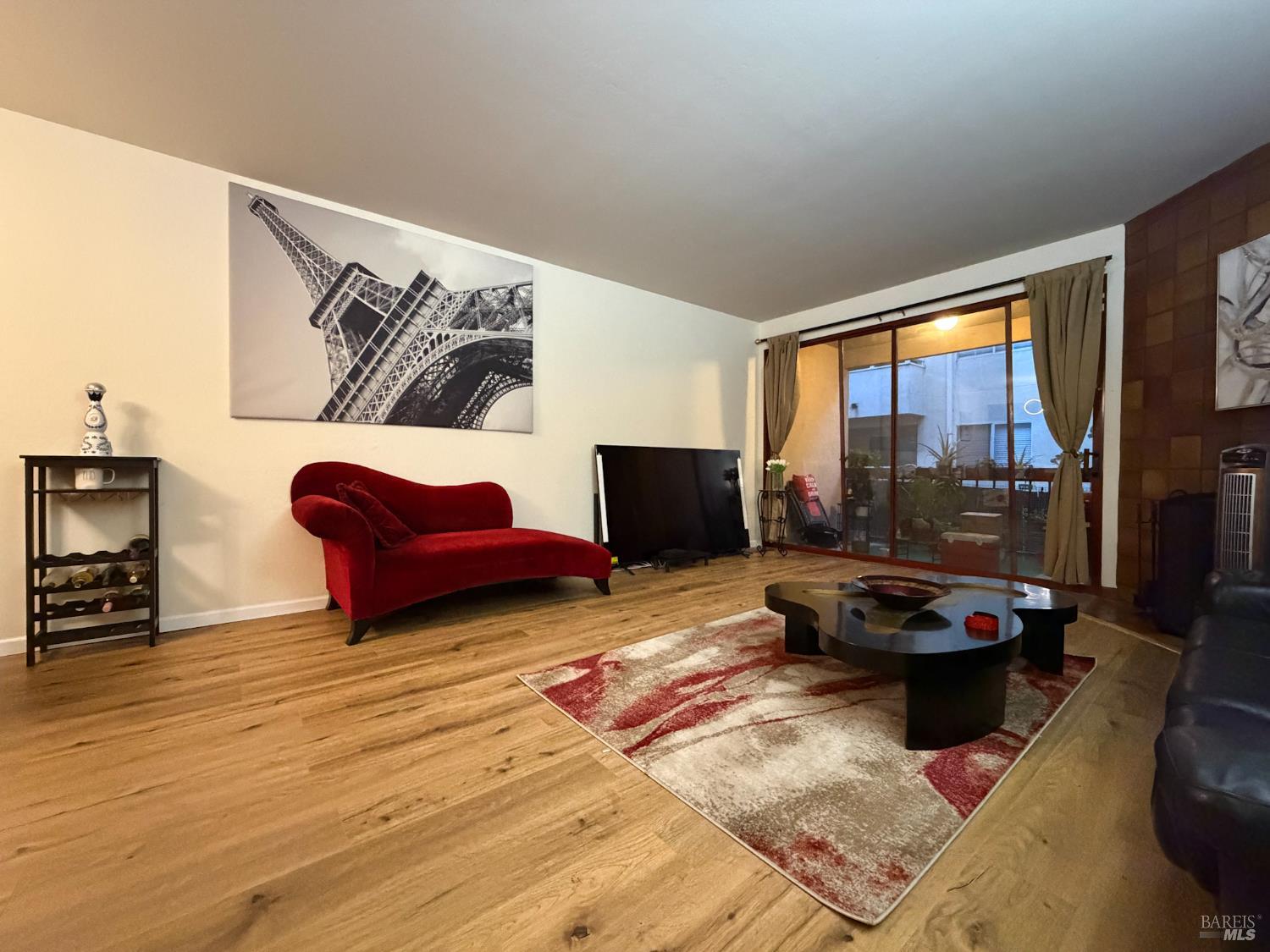 Detail Gallery Image 2 of 12 For 25912 Hayward Blvd #106,  Hayward,  CA 94542 - 2 Beds | 2 Baths