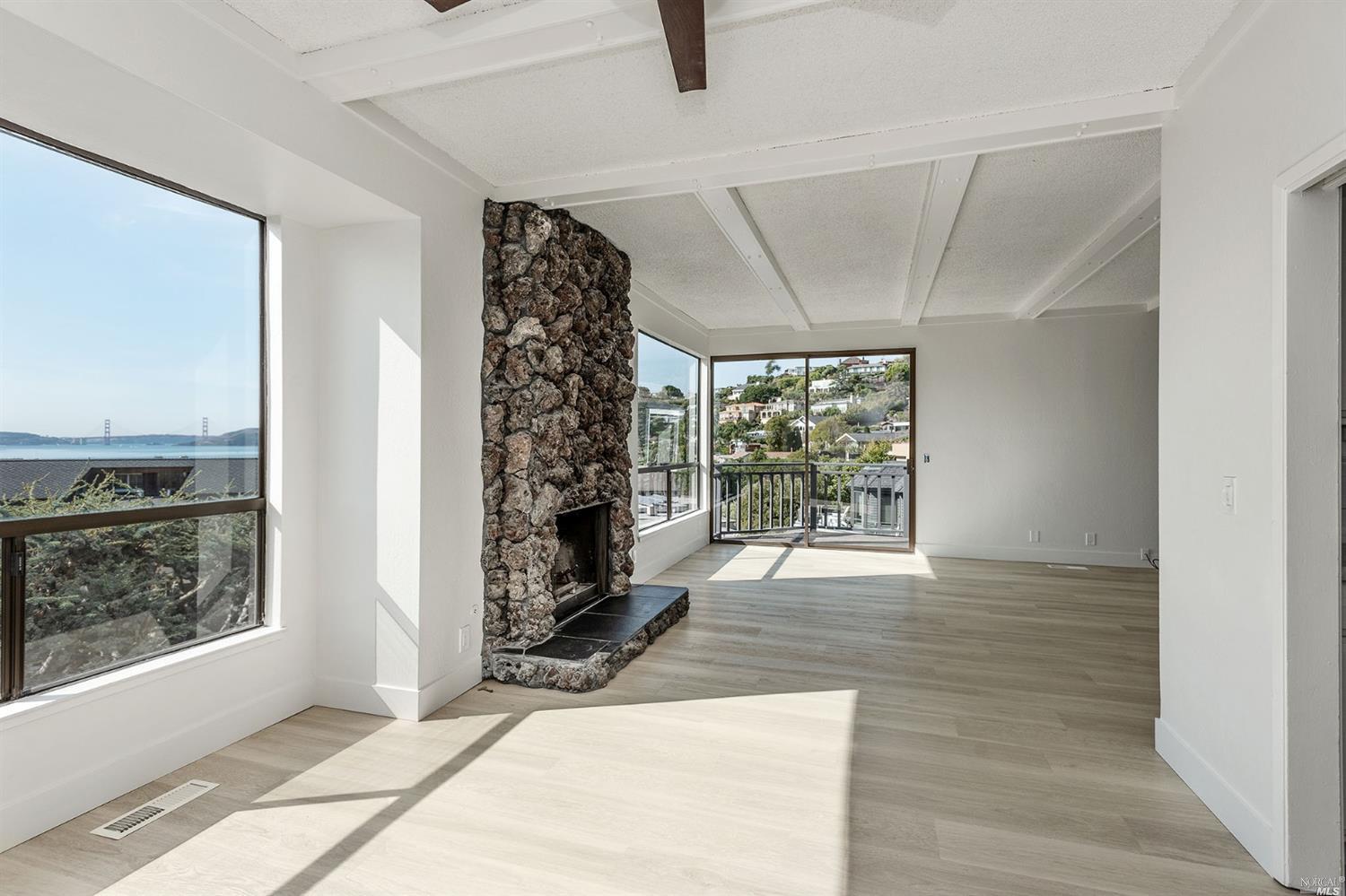 Detail Gallery Image 4 of 23 For 15 Linda Vista Ave, Tiburon,  CA 94920 - 3 Beds | 2/1 Baths