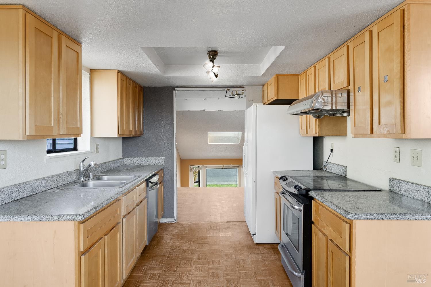 Detail Gallery Image 28 of 55 For 235 Toledo Ct, Vallejo,  CA 94591 - 5 Beds | 3/1 Baths