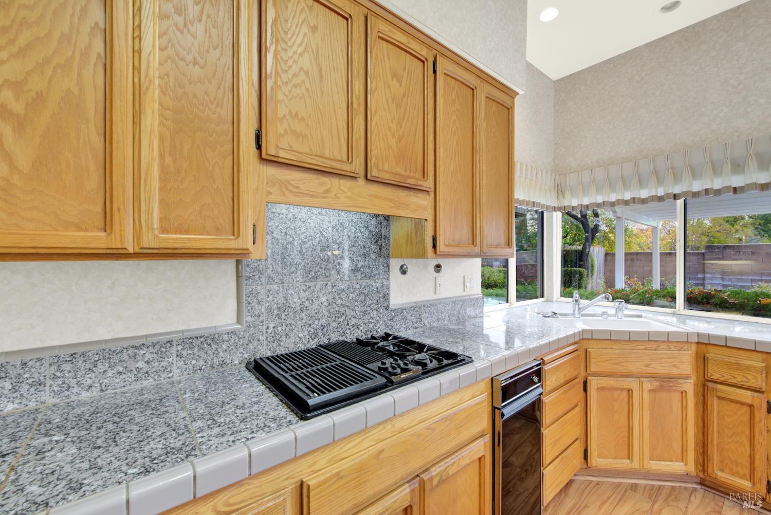Detail Gallery Image 39 of 98 For 518 Canyon Oak Dr, Vacaville,  CA 95688 - 3 Beds | 2/1 Baths