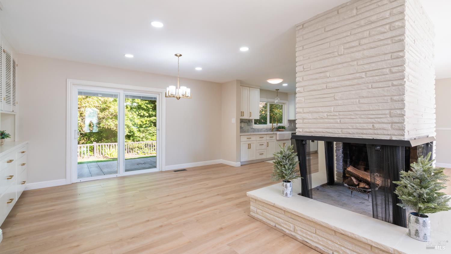 Detail Gallery Image 5 of 21 For 3347 Hermit Way, Santa Rosa,  CA 95405 - 3 Beds | 2 Baths