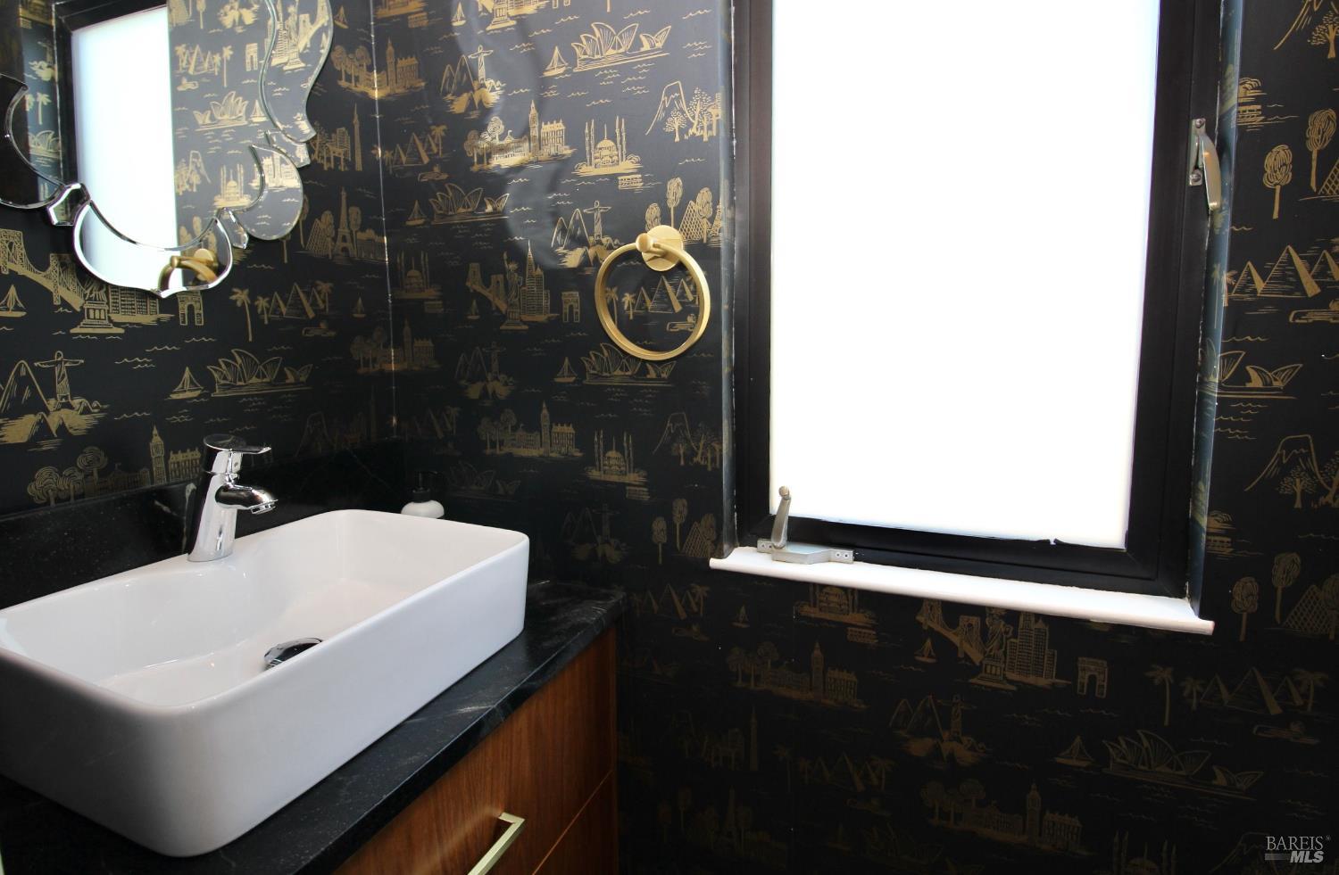 Detail Gallery Image 19 of 24 For 19 Bayview Ter, Mill Valley,  CA 94941 - 5 Beds | 3/1 Baths