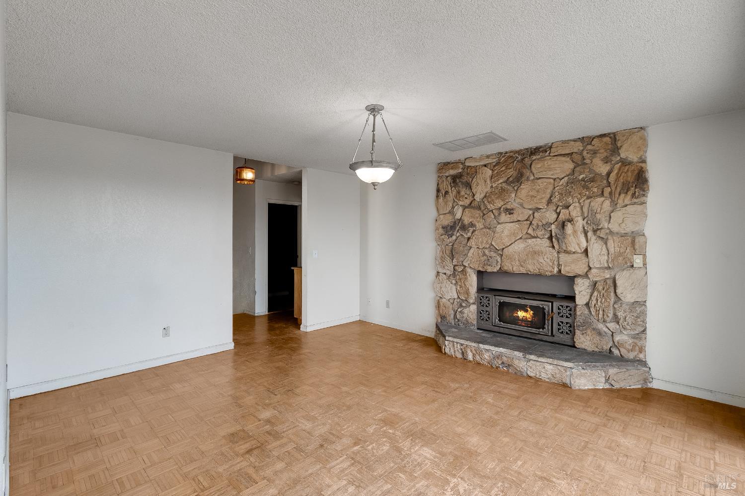 Detail Gallery Image 30 of 55 For 235 Toledo Ct, Vallejo,  CA 94591 - 5 Beds | 3/1 Baths