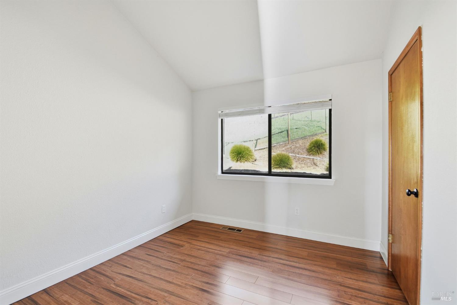 Detail Gallery Image 20 of 36 For 5827 La Cuesta Dr, Santa Rosa,  CA 95409 - 4 Beds | 3 Baths