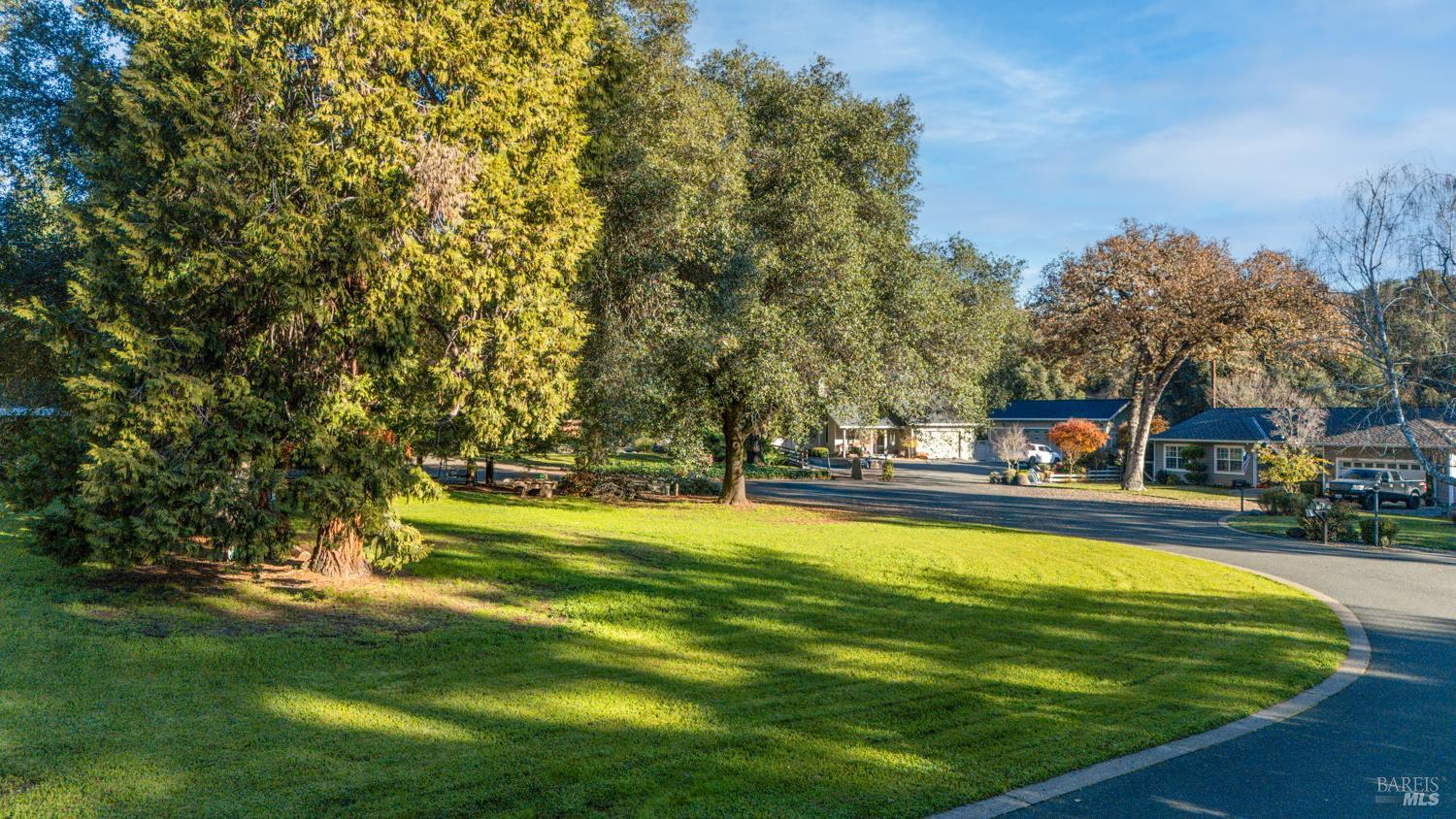 Detail Gallery Image 5 of 8 For 1720 Hickory Ct, Ukiah,  CA 95482 - – Beds | – Baths