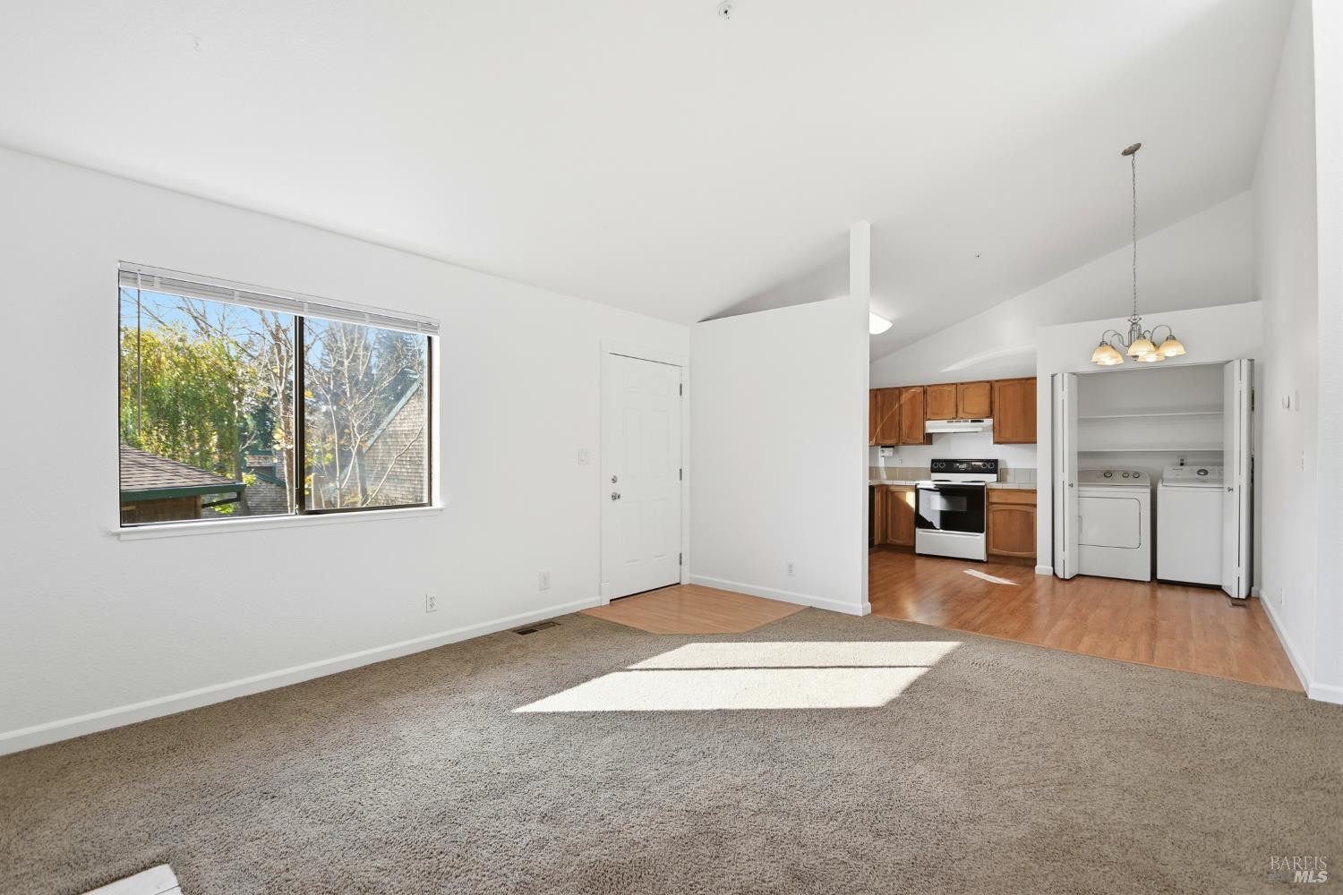 Detail Gallery Image 4 of 17 For 23 Pine Tree Cir, Cotati,  CA 94931 - 2 Beds | 1/1 Baths