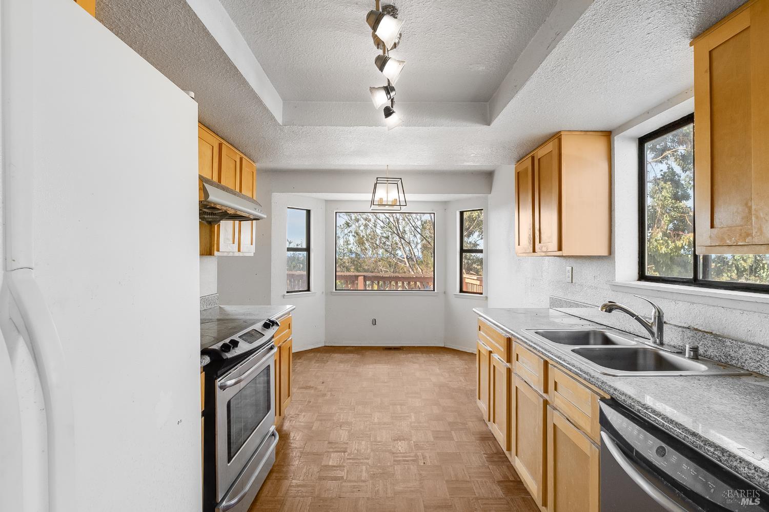 Detail Gallery Image 24 of 55 For 235 Toledo Ct, Vallejo,  CA 94591 - 5 Beds | 3/1 Baths