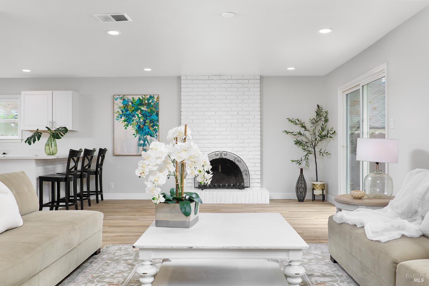 Detail Gallery Image 5 of 21 For 1745 San Jose Dr, Antioch,  CA 94509 - 3 Beds | 2 Baths